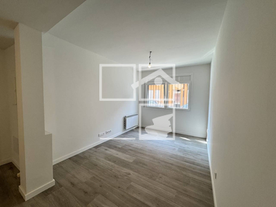 Inmueble en Avenida Sant Joan de les Abadesses    baixos, Girona