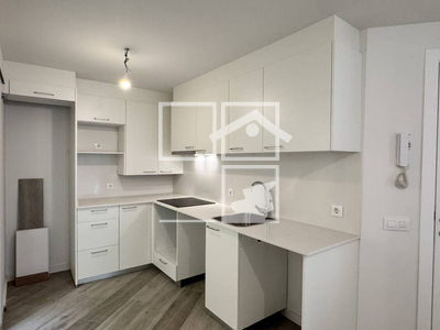 Inmueble en Avenida Sant Joan de les Abadesses    baixos, Girona