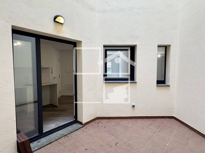 Local en Avenida Sant Joan de les Abadesses    baixos, Olot Girona