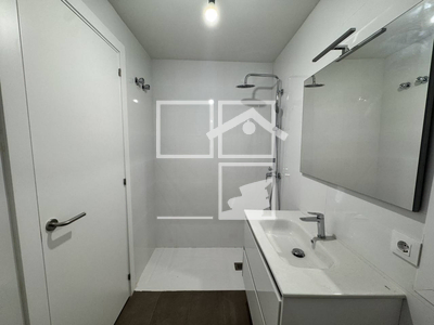 Inmueble en Avenida Sant Joan de les Abadesses    baixos, Girona